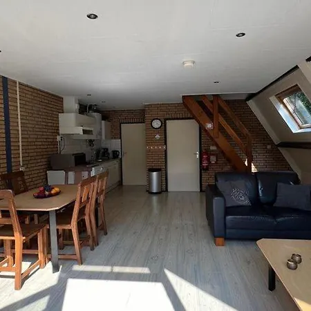 Lovely In Limburg Amid Lush Forest Vakantiehuis Stramproy
