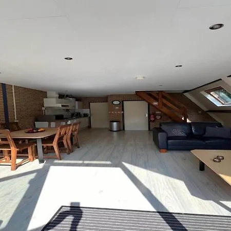 Dine & Unwind Vacation Spot 度假居 Stramproy